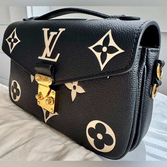 Louis Vuitton Bag - Picture 4 of 12